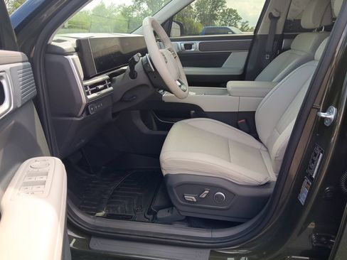 Used 2025 Hyundai Santa Fe SEL FWD image 28