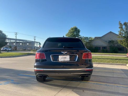 Used 2019 Bentley Bentayga image 6