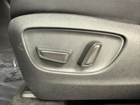 Certified 2023 Toyota Highlander L image 17