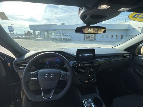 Used 2025 Ford Escape ST-Line FWD image 10