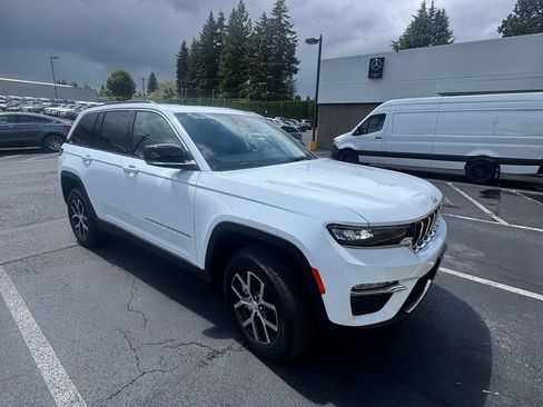 Used 2025 Jeep Grand Cherokee Limited AWD/4WD image 1