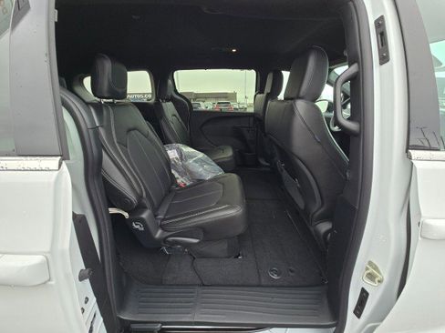 New 2026 Chrysler Voyager LX image 13