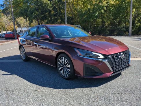 Used 2023 Nissan Altima 2.5 SV image 3