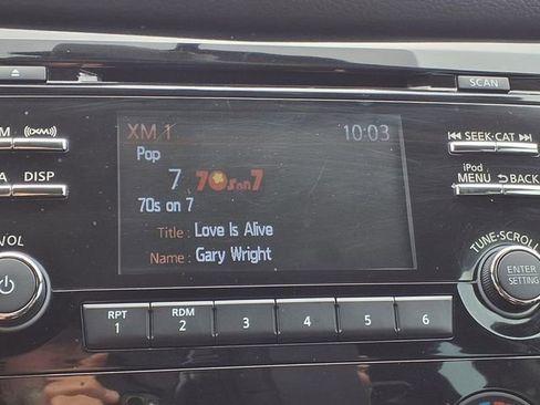 Used 2017 Nissan Rogue S image 18