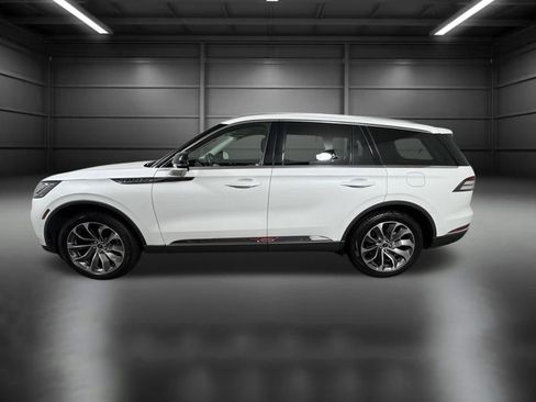 New 2026 Lincoln Aviator AWD image 3