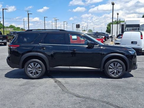 Used 2025 Nissan Pathfinder SV AWD/4WD image 7