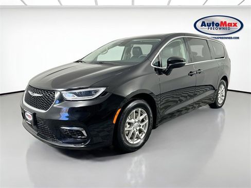 Used 2024 Chrysler Pacifica Touring-L image 5