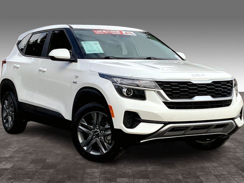 Used 2023 Kia Seltos LX AWD/4WD image 2