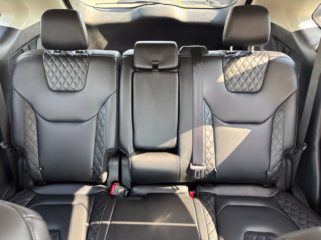 Used 2023 Ford Edge Titanium AWD/4WD image 23