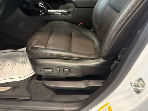 Used 2023 Chevrolet Traverse High Country AWD/4WD image 17