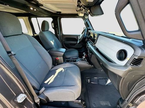 Used 2024 Jeep Wrangler Sport S image 27