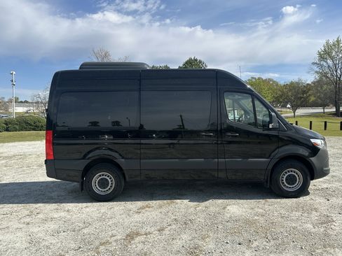 Used 2024 Mercedes-Benz Sprinter 2500 image 4