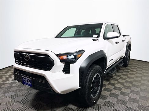 Used 2024 Toyota Tacoma TRD Off-Road image 4