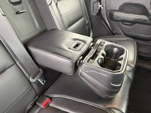 Used 2020 Jeep Wrangler Unlimited Sahara w/ Uconnect 4C Nav & Sound Group image 17