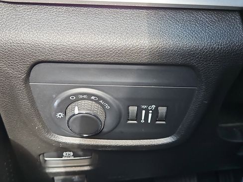 Used 2024 Jeep Grand Cherokee Laredo image 25