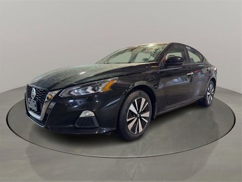 Used 2021 Nissan Altima 2.5 SV w/ SV Premium Package image 3