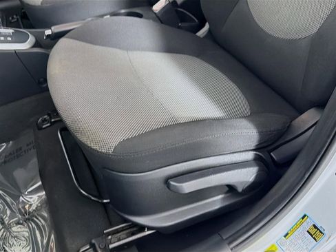 Used 2012 Hyundai Accent GS image 19