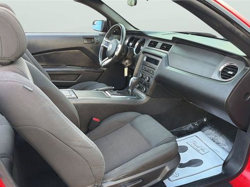 Used 2013 Ford Mustang Convertible RWD image 20