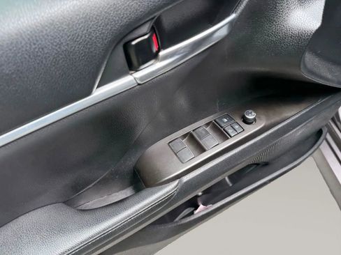 Used 2021 Toyota Camry XLE FWD image 22