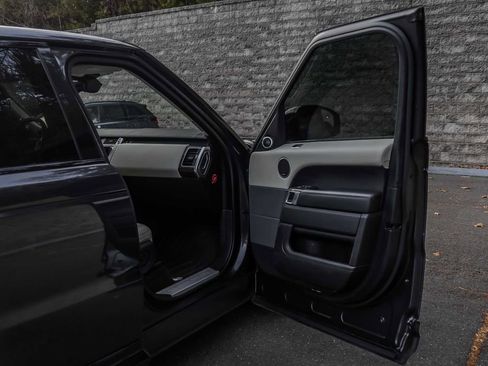 Used 2018 Land Rover Range Rover Sport HSE image 15