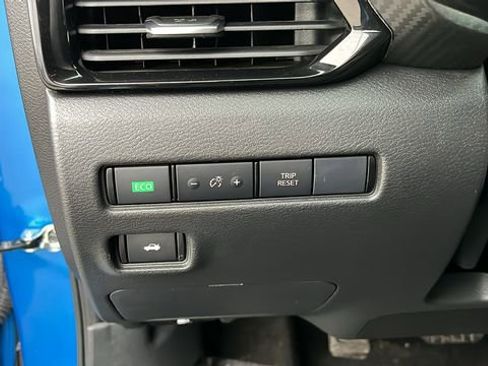 Used 2025 Nissan Sentra SV image 8