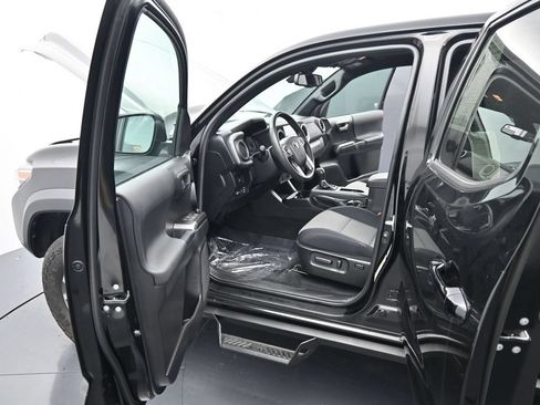 Used 2023 Toyota Tacoma TRD Off-Road AWD/4WD image 21