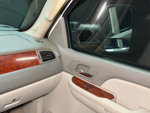 Used 2009 Chevrolet Suburban 2500 LT w/ Skid Plate Package image 22