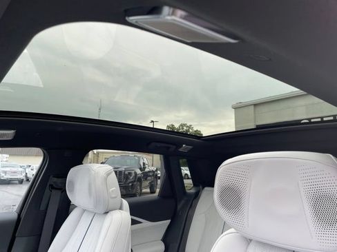 Used 2026 Cadillac Lyriq Signature Luxury RWD image 14