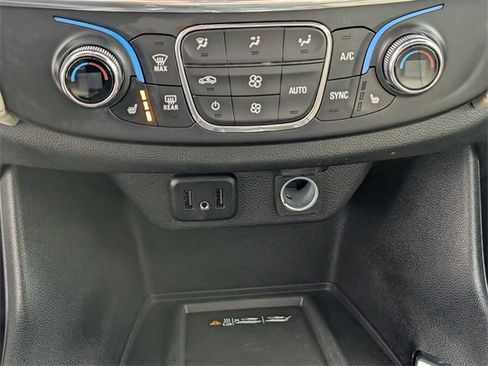 Used 2022 Chevrolet Traverse LT image 21