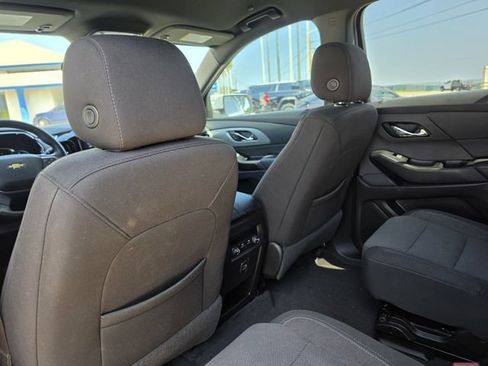 Used 2023 Chevrolet Traverse LT FWD image 12