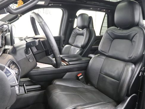 Used 2020 Lincoln Navigator L Reserve w/ Luxury Package image 7