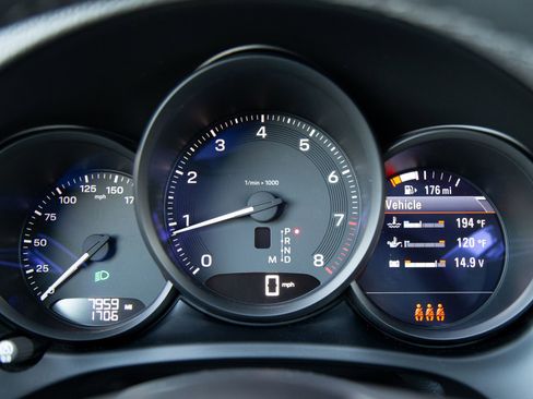 Certified 2024 Porsche Macan AWD/4WD image 16