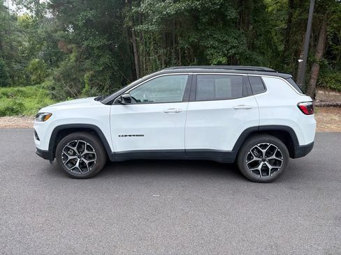 Certified 2025 Jeep Compass Limited AWD/4WD image 2