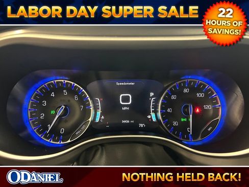 Used 2025 Chrysler Pacifica Select FWD image 15