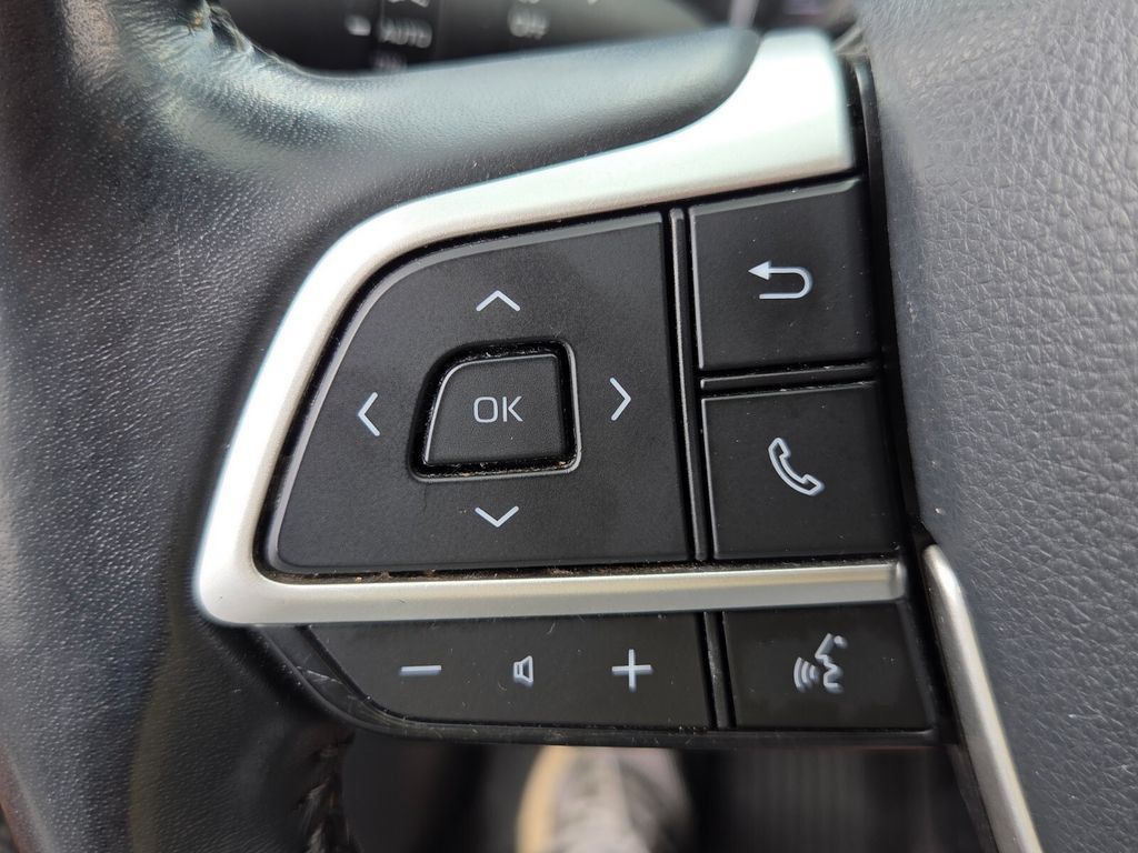 Used 2022 Toyota Highlander XLE FWD image 34