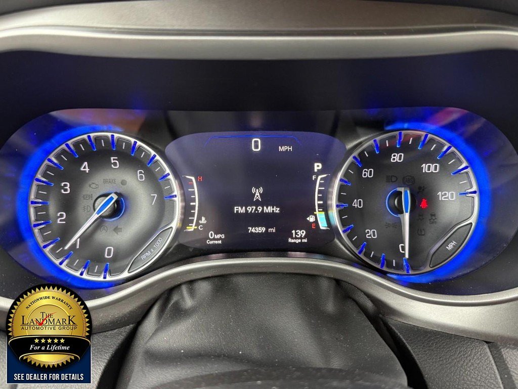 Used 2024 Chrysler Pacifica Touring-L FWD image 12