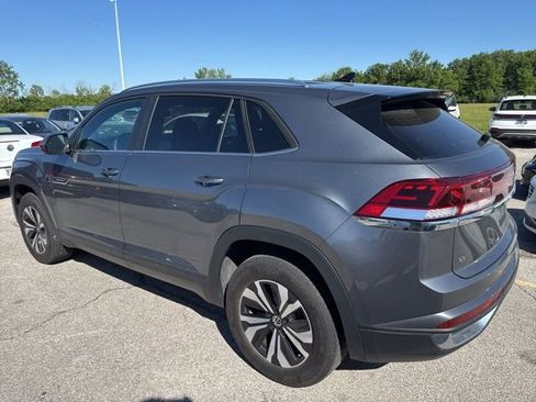 Certified 2025 Volkswagen Atlas Cross Sport SE AWD/4WD image 4