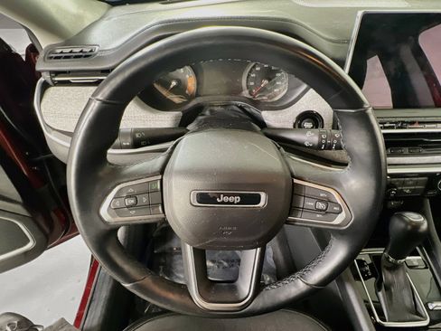 Used 2022 Jeep Compass Latitude AWD/4WD image 11
