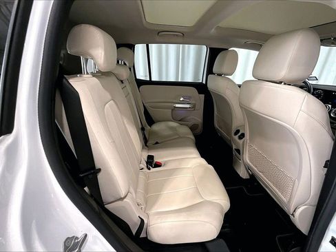 Used 2023 Mercedes-Benz GLB 250 image 25