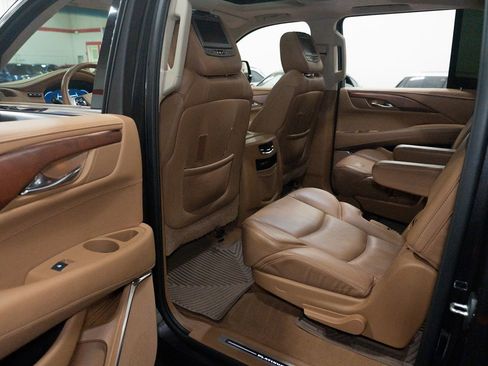 Used 2016 Cadillac Escalade ESV Platinum AWD/4WD image 28