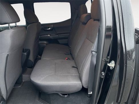 Used 2017 Toyota Tacoma TRD Sport image 13