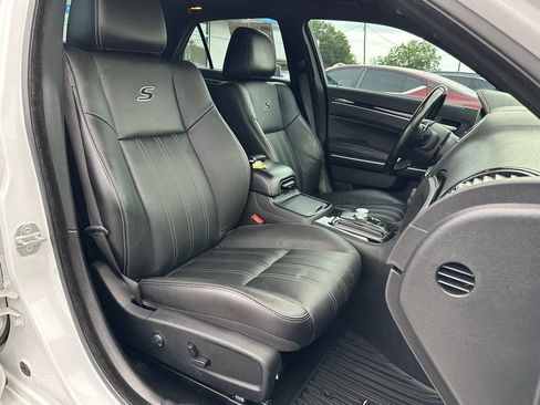 Used 2022 Chrysler 300 S RWD image 17