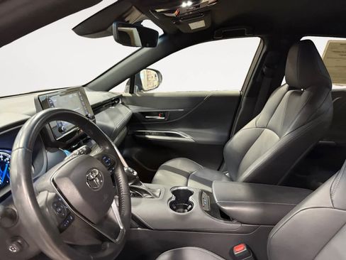 Used 2022 Toyota Venza XLE image 10