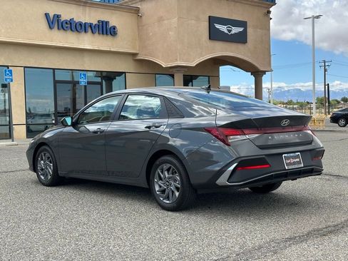 Used 2024 Hyundai Elantra SEL FWD image 4