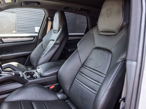 Certified 2022 Porsche Cayenne Platinum Edition AWD/4WD image 5