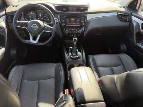 Used 2020 Nissan Rogue Sport SL w/ Premium Package image 4