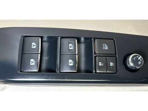 Used 2018 Toyota Camry XLE FWD image 33