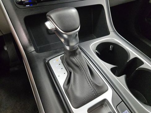 Used 2024 Kia Carnival LX image 32