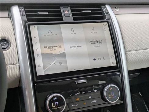 Certified 2025 Land Rover Discovery Dynamic SE AWD/4WD image 15