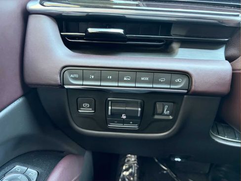 Used 2022 Cadillac Escalade Sport Platinum AWD/4WD image 13